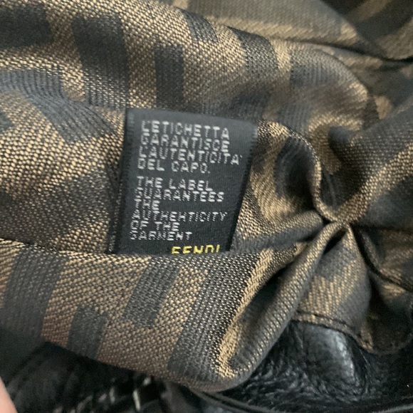 Fendi leather spy bag - Picture 10 of 17